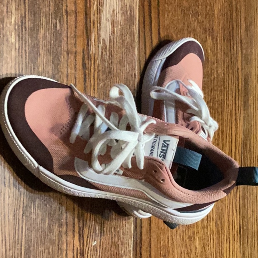 NWOT Vans ultra range sneakers 5.5 woman’s